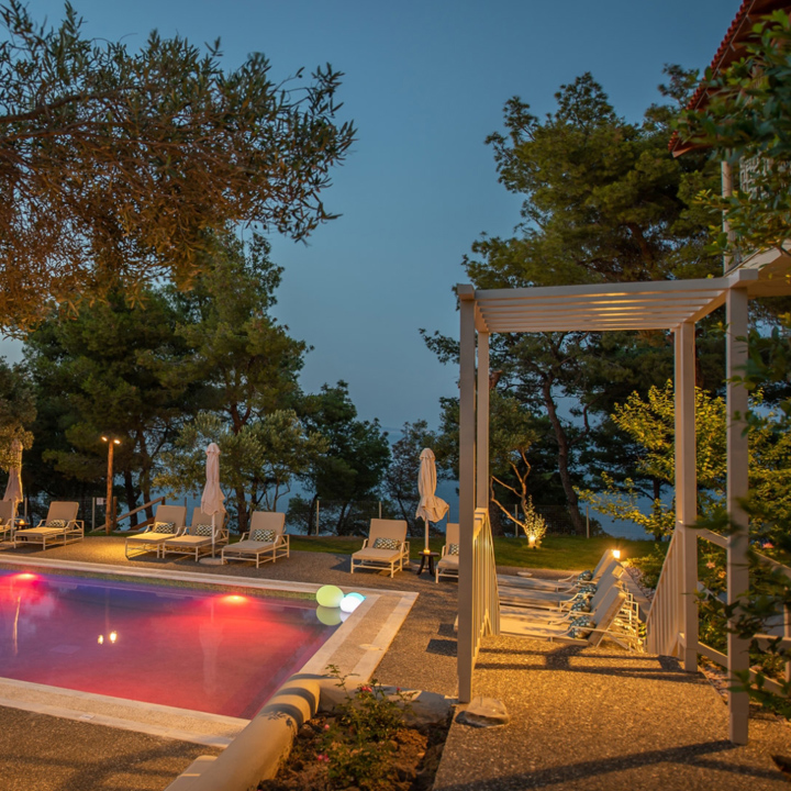 ELIES 33 BIO RETREAT